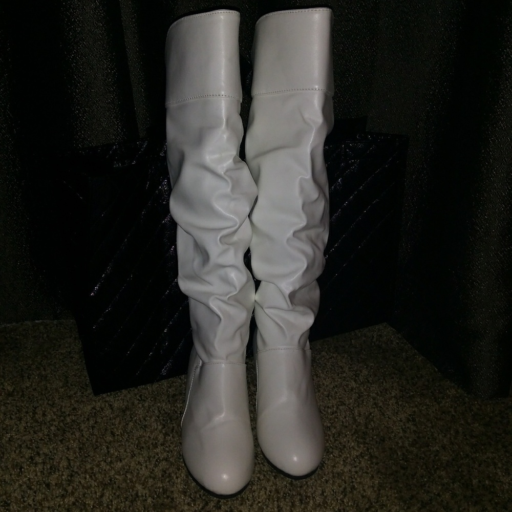 Boots - Picture 2 of 4